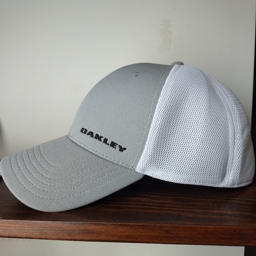 Oakley Hydrolix Flexfit Hat